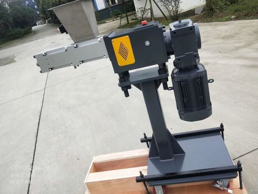 Δομένος περιστρεφόμενο δίδυμο βιδών υλικό τροφοδοτών D2 εξωθητών δευτερεύον για τον εξωθητή WPC